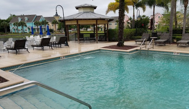 Destination Disney! Three Bedroom Villa That Sleeps 10 - Two Heated Pools in Kissimmee