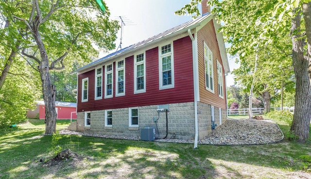 Devil's Lake Schoolhouse-walk to beach and restaurants! in Baraboo