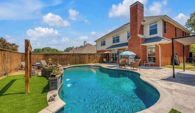 DFW Luxe Resort Golf PingPong PS5 5 Bedroom 3 Full Bath EV Level 2 Charger in Allen