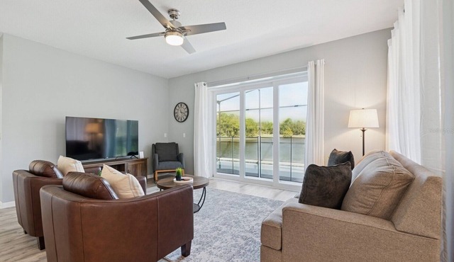 Disney World, Universal Epic Waterfront Modern Home - Private Pool And Game Room in Kissimmee