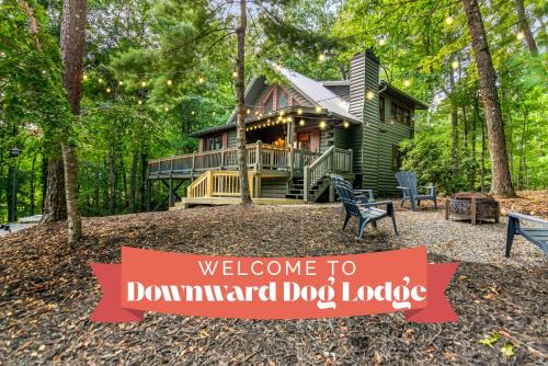 Downward Dog Lodge - Mountain Yoga Retreat, Hot Tub & Pet-Friendly Escape in Blue Ridge