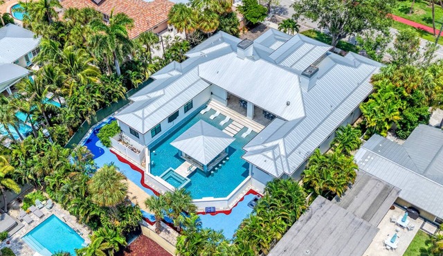 Dream Island | Walk to Lido Beach, Heated Pool & Spa, Pet Friendly Coastal Home in Lido Key