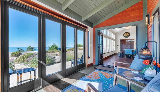 'Dream Weaver' House w/Hot Tub & Ocean View! in Manchester