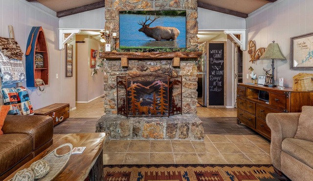 Drowning Creek Cabin & Bunkhouse ~ Sleeps 12 in Jay