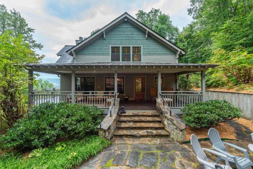 Elegant Retreat- Views Hot Tub Fire Pit-Family Friendly in Asheville