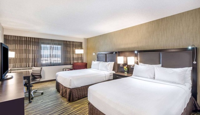 Enjoy a Hassle-Free Stay! 2 Relaxing Units, Pet-Friendly, Airport Shuttle!