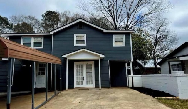 Entire Unit B - Classic & Spacious-2BR in Forsyth