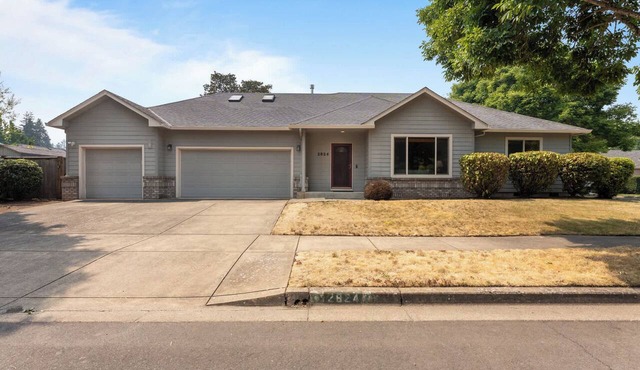 Evergreen Haven - Spacious Retreat Near the Best of Eugene in Eugene