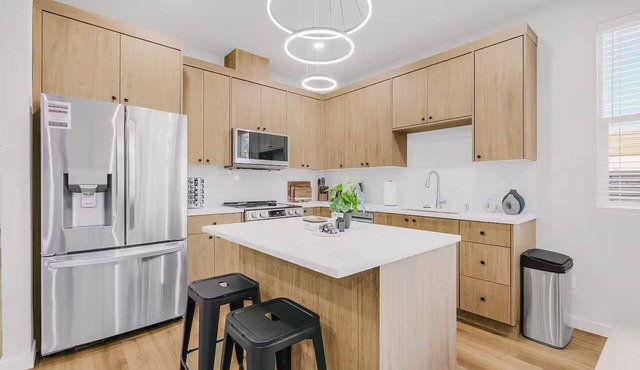 Evergreen Home - King Bed · Office Room · Near PDX in Gresham