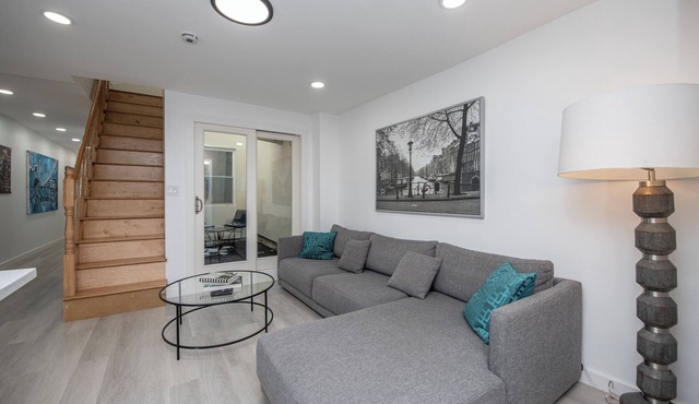 Exquisite 4-Bedroom Luxury Duplex in Midtown Manhattan