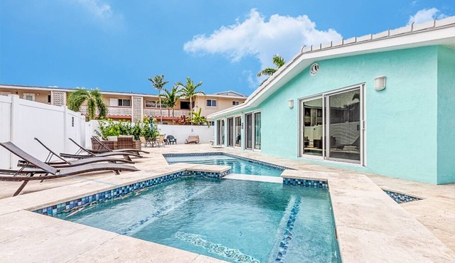 Fabulous Beach House - 1 Block from beach! in Pompano Beach