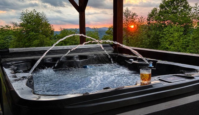 Fall Mountain Cabin | Hot Tub + Views | Sleeps 10