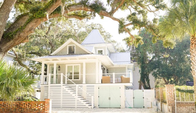Fall Special! Home steps from beach + the village! in St Simons Island