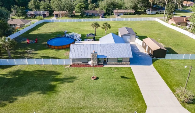 Family escape w/pool & games near Silver Springs in Ocala