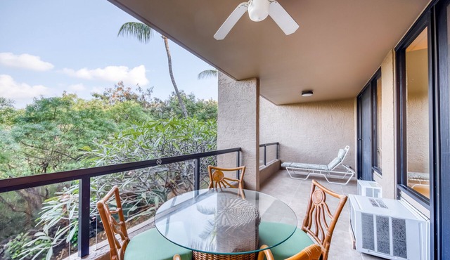 Fourth-floor condo with free WiFi, furnished lanai, shared pool