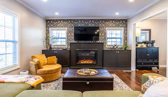 Fuzzy Peach Bungalow: Huge Yard w/fire pit. Pet Friendly!