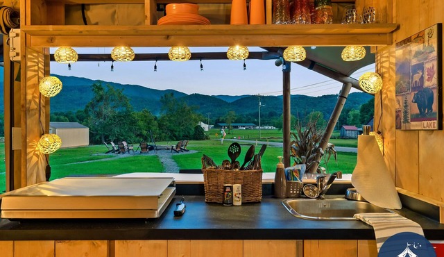 Glamp Near GSMNP|Heat|AC|WiFi|Pet Friendly in Sevierville