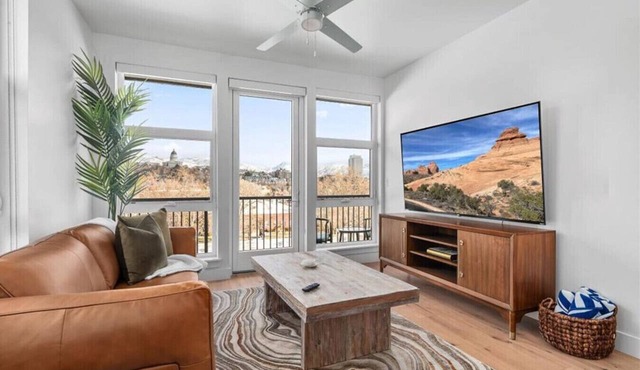Grand 1BR Views/Pool/Gym/HTub in Salt Lake City