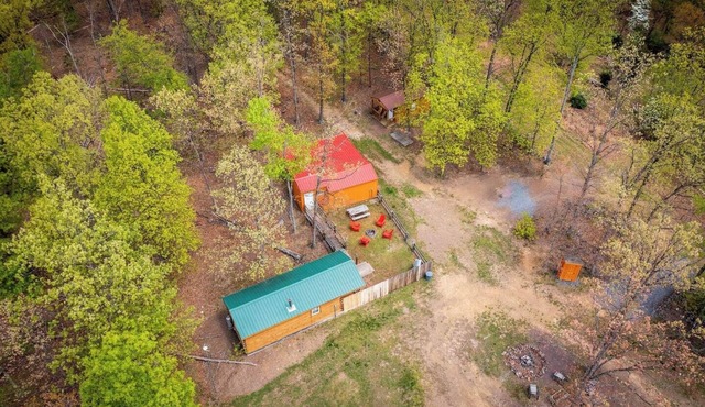 Great location for gatherings up to 18 or more with onsite RV hookup. in Berkeley Springs