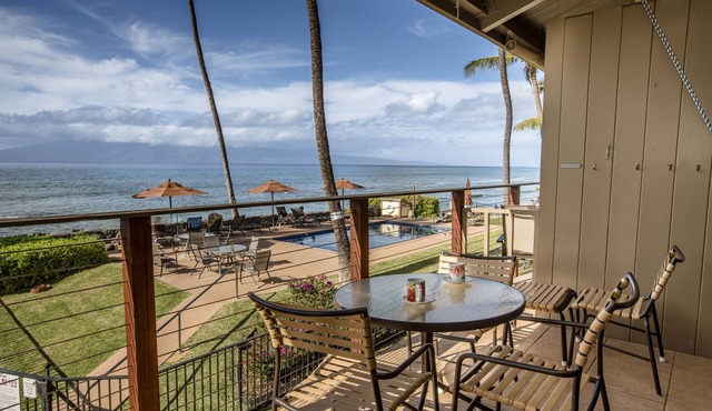 Great Top floor! Beamed Ceilings! Direct Views~ 214