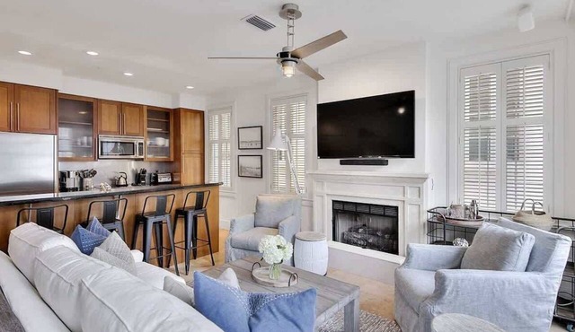 Gulf Views-Two-story Condo-2 Bikes-Heated Pool in Rosemary Beach