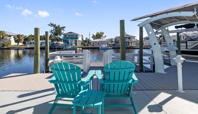 Hernando Beach Waterfront Escape 3/BR, 2BA Boat and Jet Ski Dock! in Hernando Beach