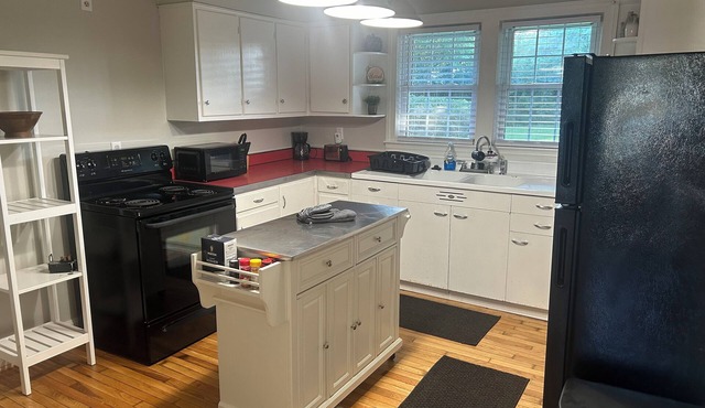 Hill Crest Cottage in Horse Capital of KY! Sleeps 6