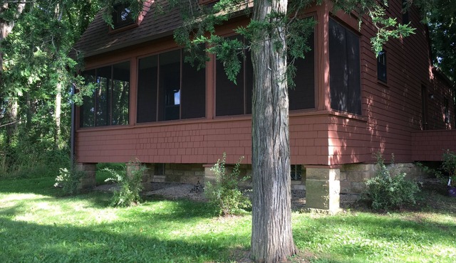 Historic Cottage in Spring Green, Wisconsin in Spring Green
