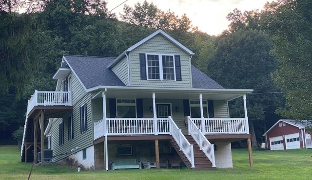 Historic Sears & Roebuck River Home (Penthouse) The Village at Houser's Crossing in Tamaqua