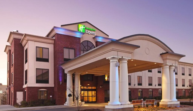 Holiday Inn Express & Suites Pine Bluff/Pines Mall by IHG in Pine Bluff