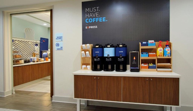 Holiday Inn Express & Suites - Lexington W - Versailles by IHG
