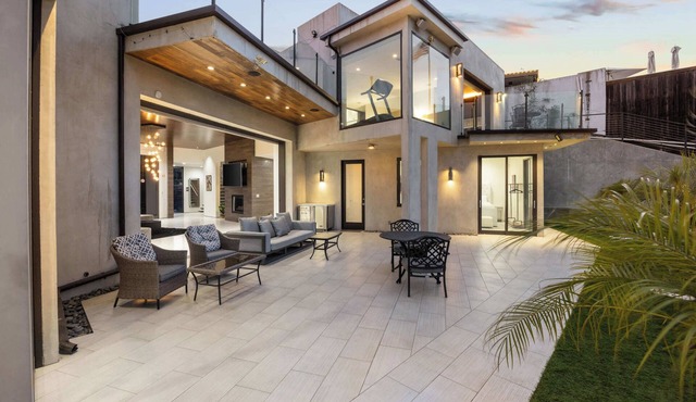Hollywood Hills 4BR | Rooftop + City Views | C&C