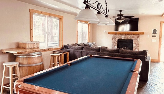 Home 1 mile from Lake, Casino, and Skiing