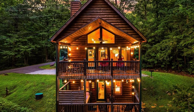 Hot Tub + Creekside | Pet-Friendly Smoky Mountains in Sevierville