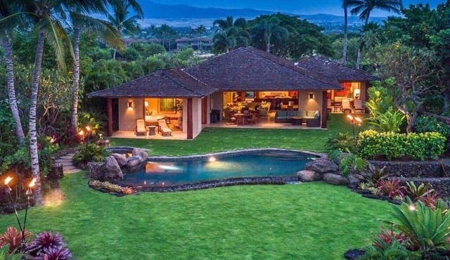 Hualalai 72-107 Pakui: Private Residence on the 14th Green With Maui Views.