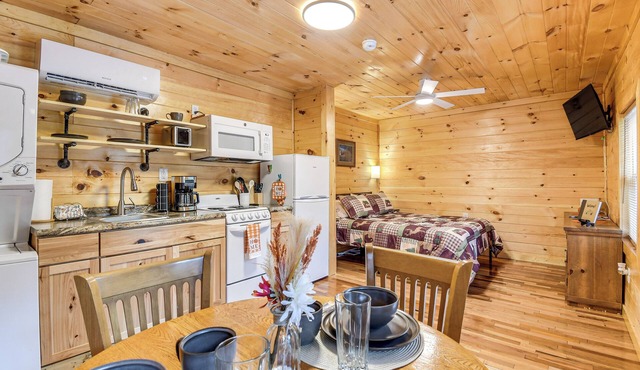 Hudsons Hideaway Cabin on Creek in Beattyville! in Beattyville