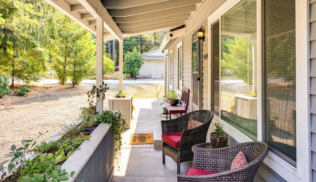 Inviting North Bend Home: 21 Miles to Ski Slopes! in North Bend