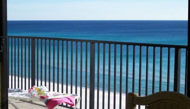 Irresistible! All Glass! Huge 1400 sq' 2b2b, 1:30p cst check in. Beach Service!