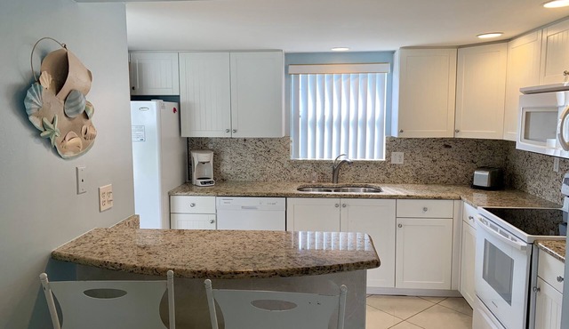 Island House Beach Resort V18 by RedAwning in Siesta Key