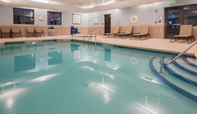 King Studio Suite w/Free Breakfast, & Pool in Amherst