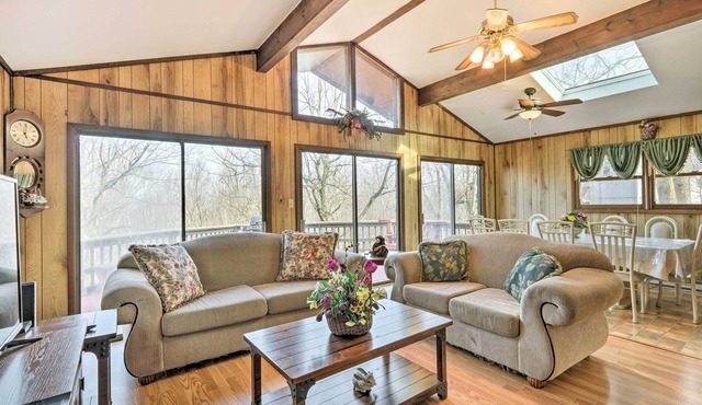Lake Harmony Haven w/ Private Hot Tub: 3 Mi to Ski