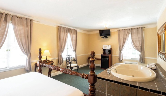 Lake Lure Inn & Spa