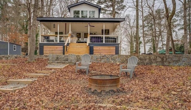 Lakefront Getaway on Jackson Lake | 3BR·2BA·Hottub in Covington