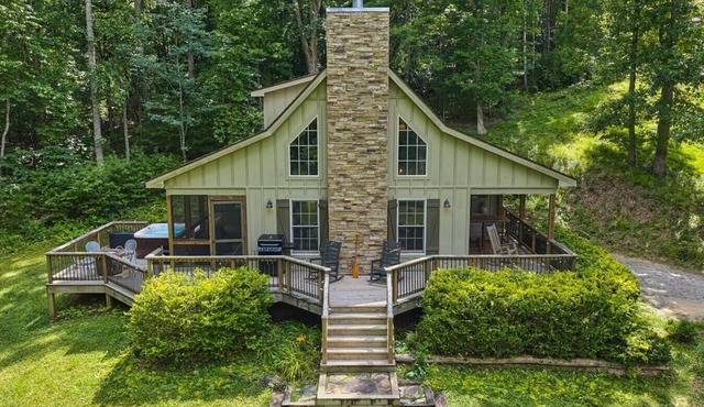 Lakeside Cabin minutes to Asheville in Buncombe County