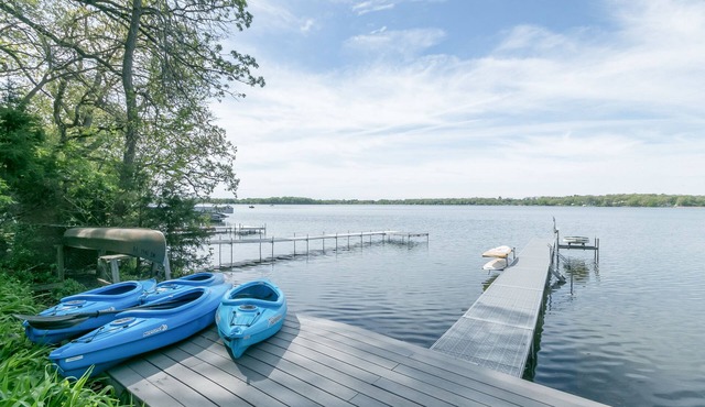 Lakeside Retreat at Lake Ripley - Swimming, Dock, Kayaks, & PONTOON RENTAL in Lake Ripley