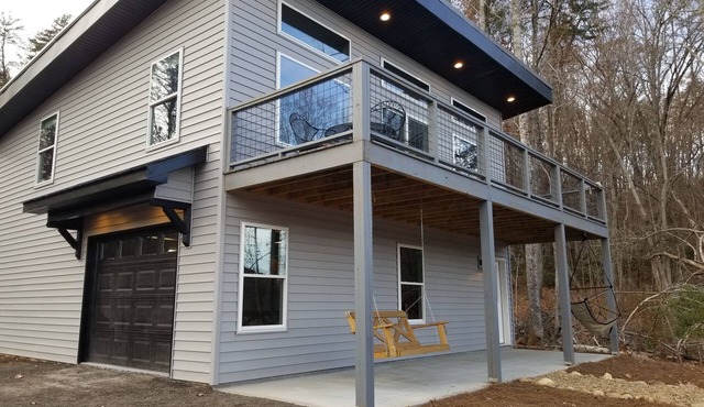 Lakeview on Lake Lanier. Garage apartment