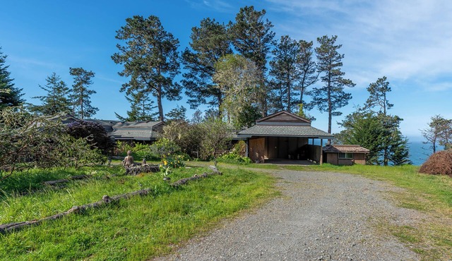 Lighthouse - Close to world class beaches and massive ocean views