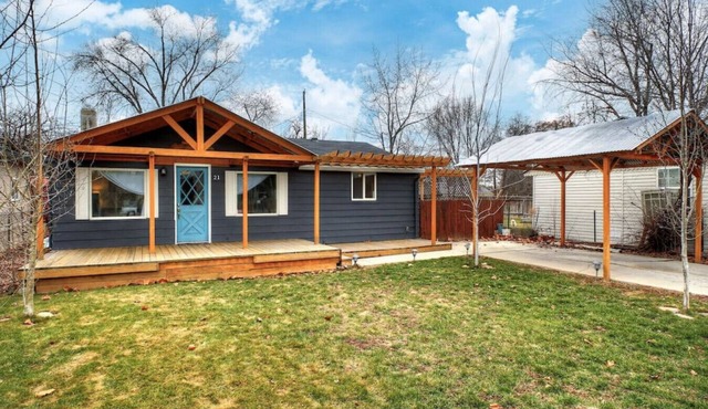 Little Blue Bungalow Pet Friendly Fenced Yard & Dog Door Near Downtown, BSU & Airport