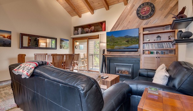 Livin' Lodge: 3 BR, 2 BA Townhouse in Carnelian Bay, Sleeps 8 in Carnelian Bay