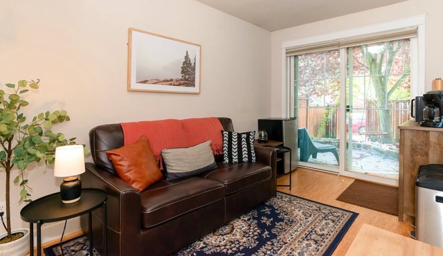 Loftium | Unbeatable Magnolia Suite In the Heart of it all!